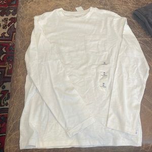 NWT! Classic white long sleeved gap tee boys medium